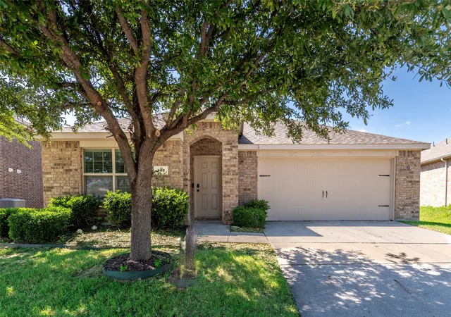 Photo 3 of Single family home for sale at 402 Andalusian Trl, Celina, TX 75009 | MLS# 21239896 | Listing updated on 2026-08-21