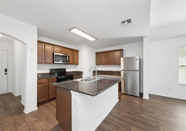 Photo 4 of Single family home for sale at 402 Andalusian Trl, Celina, TX 75009 | MLS# 21239896 | Listing updated on 2026-08-21