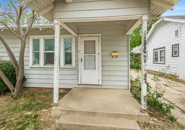 Photo 2 of Single family home for sale at 906 S Mississippi St, Amarillo, TX 79106 | MLS# 21240225 | Listing updated on 2026-08-25