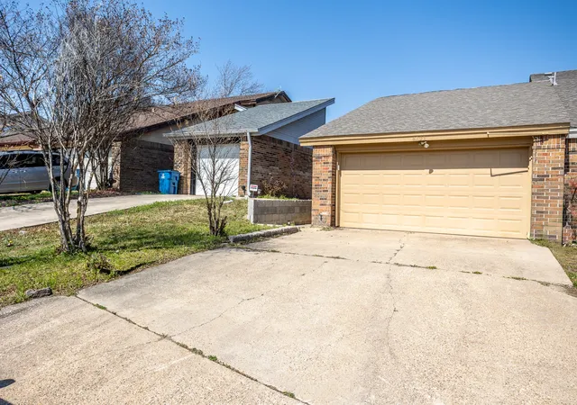 Homes for sale in Rowlett, TX | 6707 Ports O Call Dr, Rowlett, TX 75088 | MLS# 21240565