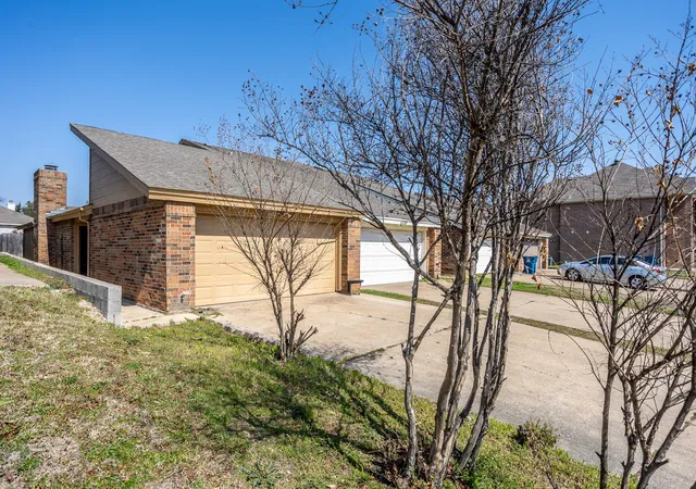 Homes for sale in Rowlett, TX | 6707 Ports O Call Dr, Rowlett, TX 75088 | MLS# 21240565