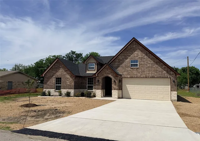 Homes for sale in Leonard, TX | 302 E Travis St, Leonard, TX 75452 | MLS# 21240179