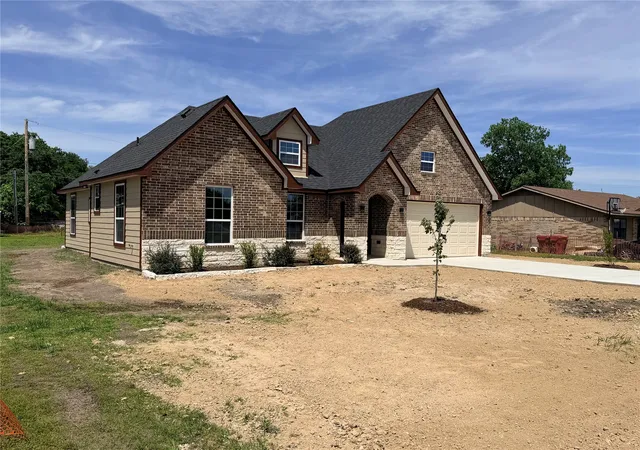 Homes for sale in Leonard, TX | 302 E Travis St, Leonard, TX 75452 | MLS# 21240179
