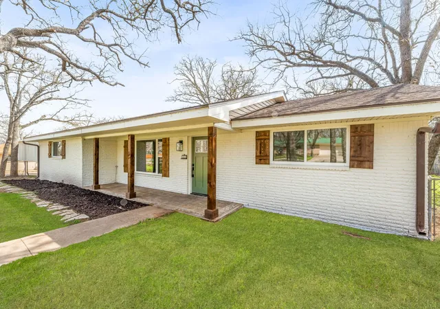 Homes for sale in Mineral Wells, TX | 401 Nw 32nd St, Mineral Wells, TX 76067 | MLS# 21240131