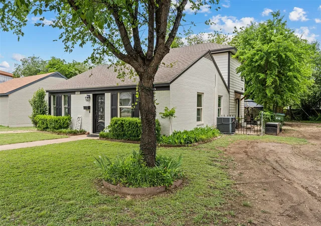 Photo 2 of Single family home for sale at 1205 N 17th St, Waco, TX 76707 | MLS# 21240111 | Listing updated on 2026-08-31