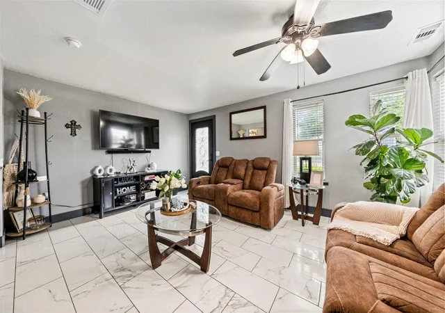 Photo 3 of Single family home for sale at 1205 N 17Th St, Waco, TX 76707 | MLS# 21240111 | Listing updated on 2026-08-31