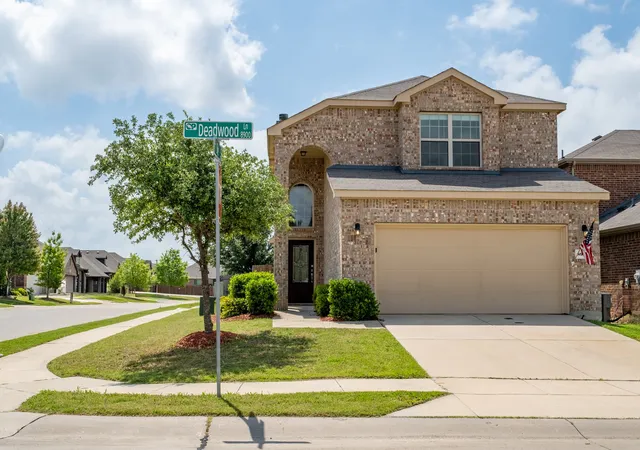 Homes for sale in Aubrey, TX | 8928 Deadwood Ln, Aubrey, TX 76227 | MLS# 21240827