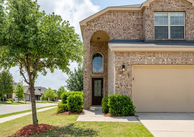 Homes for sale in Aubrey, TX | 8928 Deadwood Ln, Aubrey, TX 76227 | MLS# 21240827