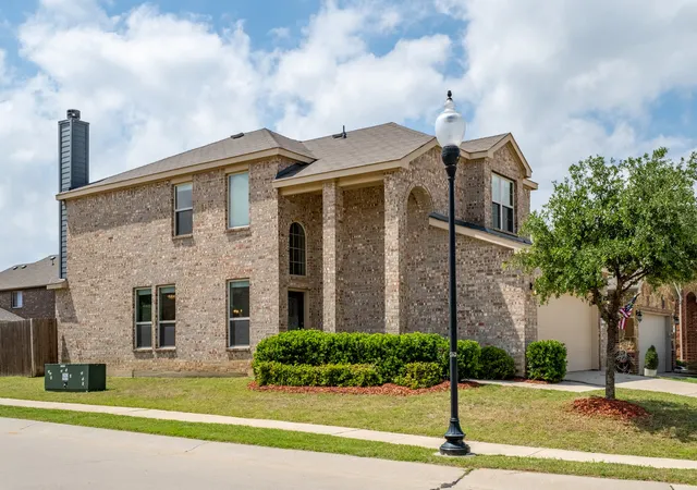 Homes for sale in Aubrey, TX | 8928 Deadwood Ln, Aubrey, TX 76227 | MLS# 21240827