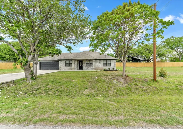 2nd image of 5924 Angus Dr, Fort Worth, TX 76179 | MLS# 21240810