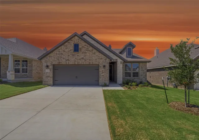 Homes for sale in Gainesville, TX | 3518 Helena St, Gainesville, TX 76240 | MLS# 21240880