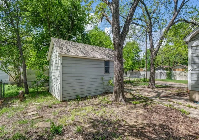 Homes for sale in Mineral Wells, TX | 1715 N Oak Ave, Mineral Wells, TX 76067 | MLS# 21240883