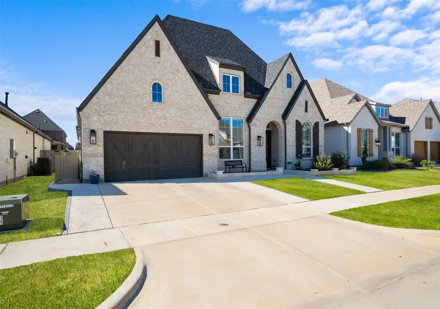 Photo 2 of Single family home for sale at 216 Shetland Ln, Justin, TX 76247 | MLS# 21240971 | Listing updated on 2026-08-31
