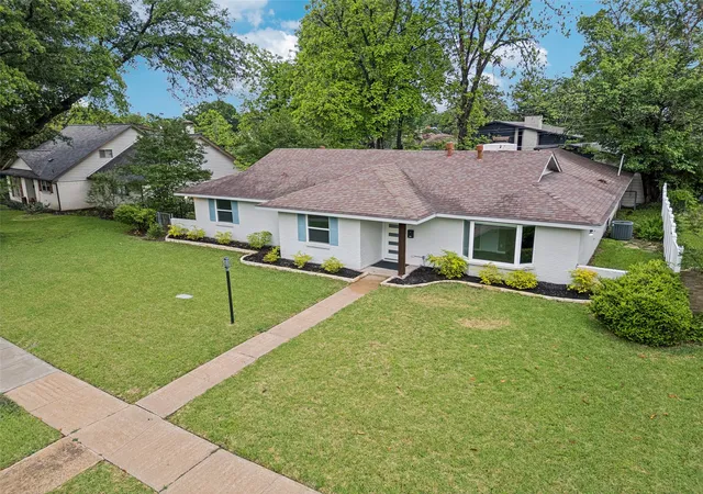Photo 3 of Single family home for sale at 11336 Drummond Dr, Dallas, TX 75228 | MLS# 21241012 | Listing updated on 2026-07-22
