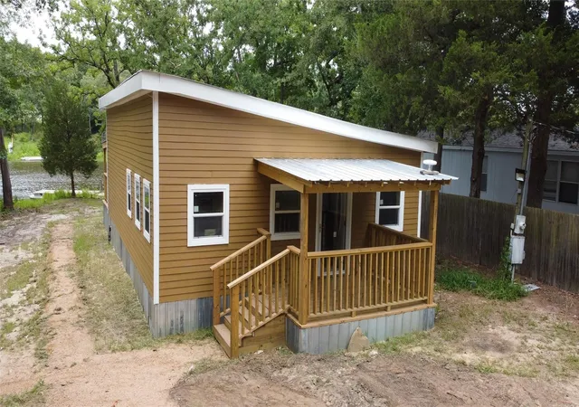 Photo 1 of Single family home for sale at 111 Ridgewood Ln, Murchison, TX 75778 | MLS# 21222931 | Listing updated on 2026-08-30