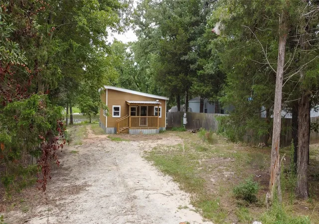 Photo 2 of Single family home for sale at 111 Ridgewood Ln, Murchison, TX 75778 | MLS# 21222931 | Listing updated on 2026-08-30