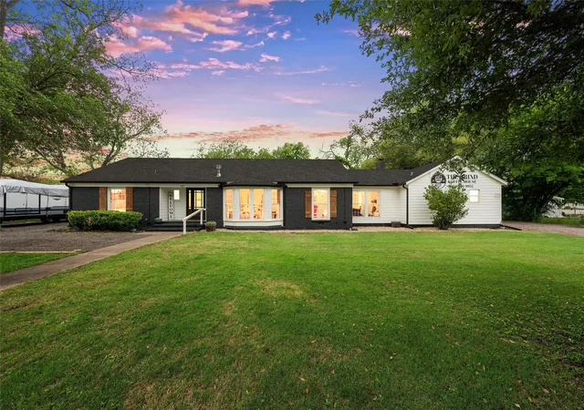 Homes for sale in Clifton, TX | 315 S Avenue G, Clifton, TX 76634 | MLS# 21239712