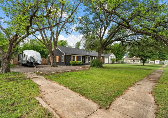Homes for sale in Clifton, TX | 315 S Avenue G, Clifton, TX 76634 | MLS# 21239712