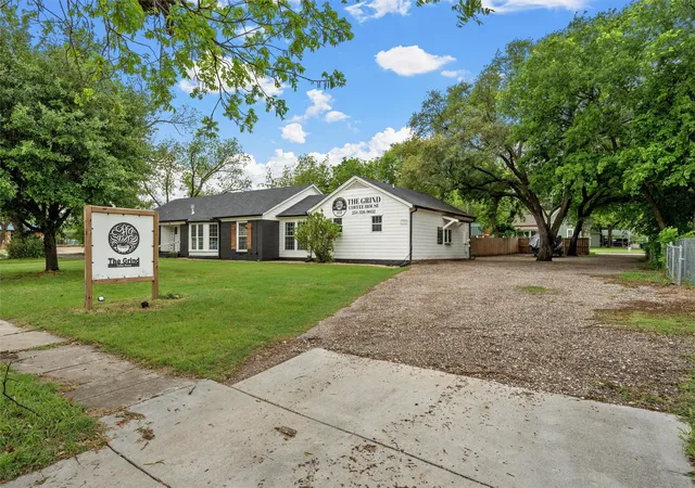 Homes for sale in Clifton, TX | 315 S Avenue G, Clifton, TX 76634 | MLS# 21239712