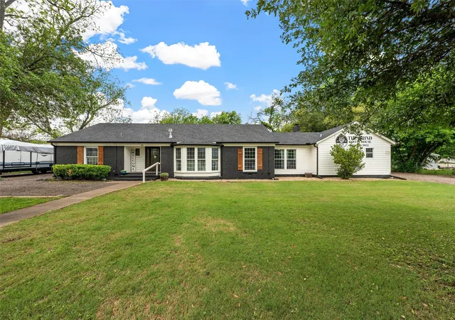 Homes for sale in Clifton, TX | 315 S Avenue G, Clifton, TX 76634 | MLS# 21239712