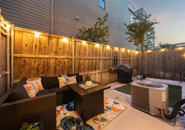 2nd image of 2715 Kimsey Dr #102, Dallas, TX 75235 | MLS# 21236977