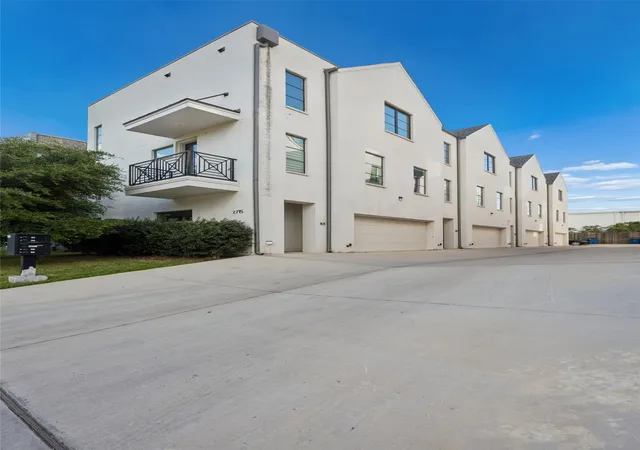 5th image of 2715 Kimsey Dr, Dallas, TX 75235