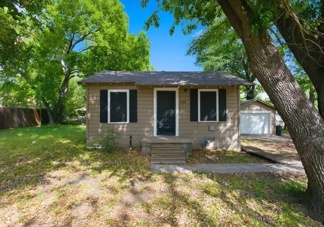 Photo 2 of Single family home for sale at 834 Brinker St, Sulphur Springs, TX 75482 | MLS# 21231363 | Listing updated on 2026-08-21
