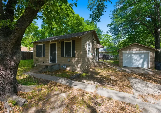 Photo 3 of Single family home for sale at 834 Brinker St, Sulphur Springs, TX 75482 | MLS# 21231363 | Listing updated on 2026-08-21