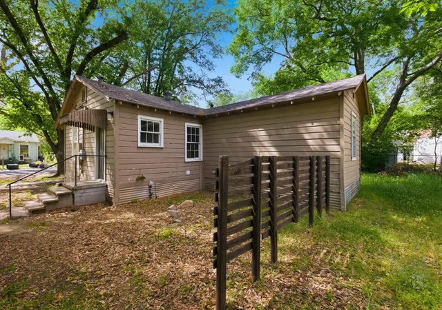 Photo 4 of Single family home for sale at 834 Brinker St, Sulphur Springs, TX 75482 | MLS# 21231363 | Listing updated on 2026-10-06