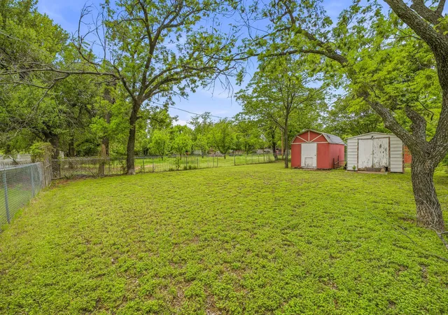 Homes for sale in De Leon, TX | 200 E Plum Ave, De Leon, TX 76444 | MLS# 21241197