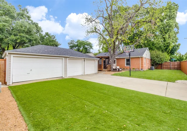 Homes for sale in Dallas, TX | 649 Northlake Dr, Dallas, TX 75218 | MLS# 21220105