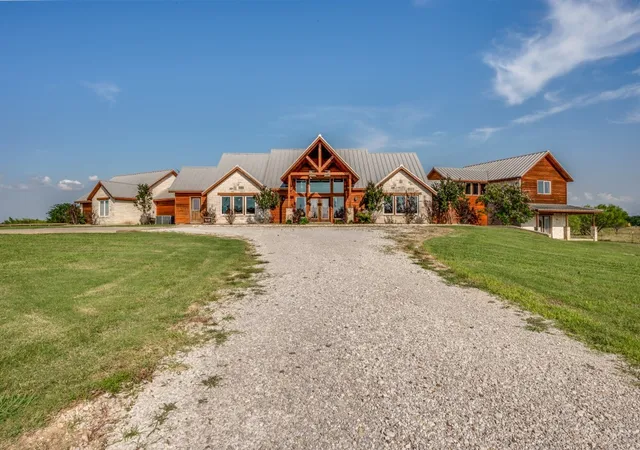 Photo 1 of Single family home for sale at 2250 Morrow Rd, Valley View, TX 76272 | MLS# 21241240 | Listing updated on 2026-09-02