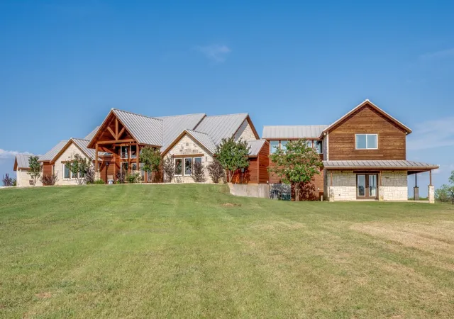 Photo 2 of Single family home for sale at 2250 Morrow Rd, Valley View, TX 76272 | MLS# 21241240 | Listing updated on 2026-09-02