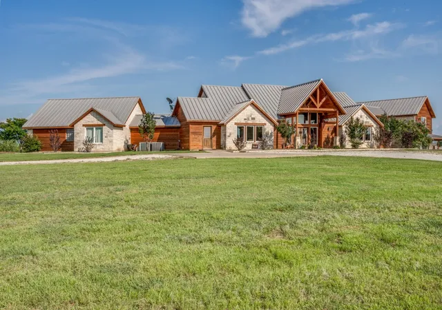 Photo 3 of Single family home for sale at 2250 Morrow Rd, Valley View, TX 76272 | MLS# 21241240 | Listing updated on 2026-09-02