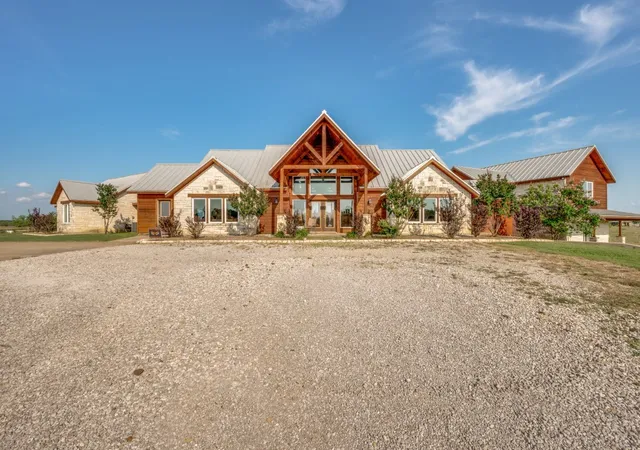 Photo 4 of Single family home for sale at 2250 Morrow Rd, Valley View, TX 76272 | MLS# 21241240 | Listing updated on 2026-09-02