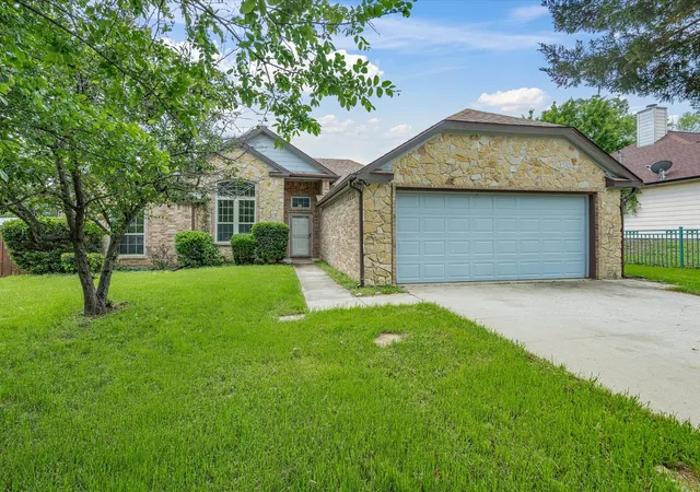 Homes for sale in Oak Point, TX | 621 Lamp Post Ln, Oak Point, TX 75068 | MLS# 21239889