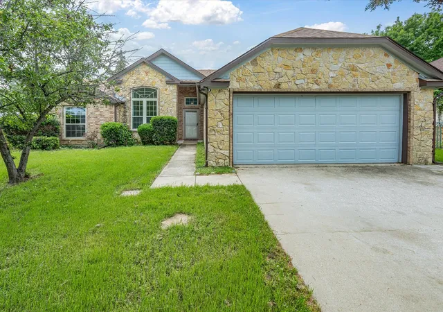 Homes for sale in Oak Point, TX | 621 Lamp Post Ln, Oak Point, TX 75068 | MLS# 21239889