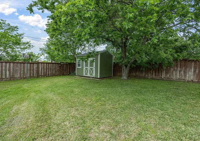 Homes for sale in Oak Point, TX | 621 Lamp Post Ln, Oak Point, TX 75068 | MLS# 21239889
