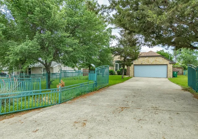 Homes for sale in Oak Point, TX | 621 Lamp Post Ln, Oak Point, TX 75068 | MLS# 21239889