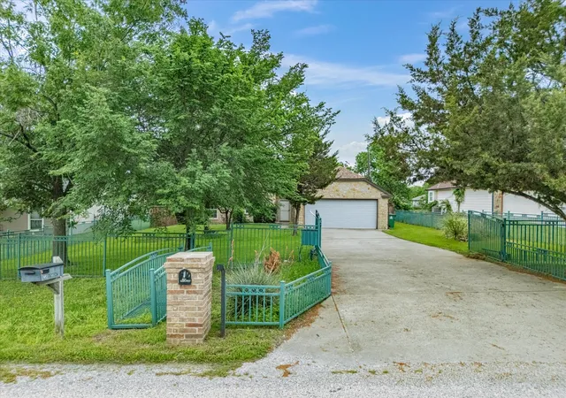 Homes for sale in Oak Point, TX | 621 Lamp Post Ln, Oak Point, TX 75068 | MLS# 21239889
