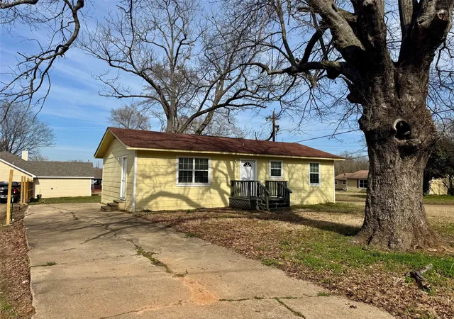 Photo 1 of Single family home for sale at 301 Fairview, Pittsburg, TX 75686 | MLS# 21241264 | Listing updated on 2026-08-31