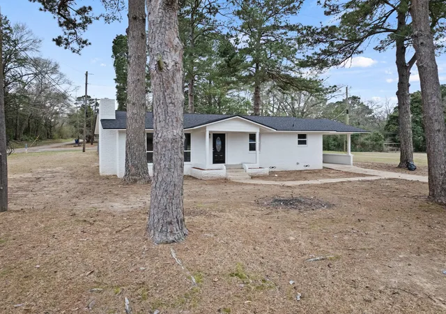 Photo 2 of Single family home for sale at 303 Campbell St, Daingerfield, TX 75638 | MLS# 21241281 | Listing updated on 2026-08-31