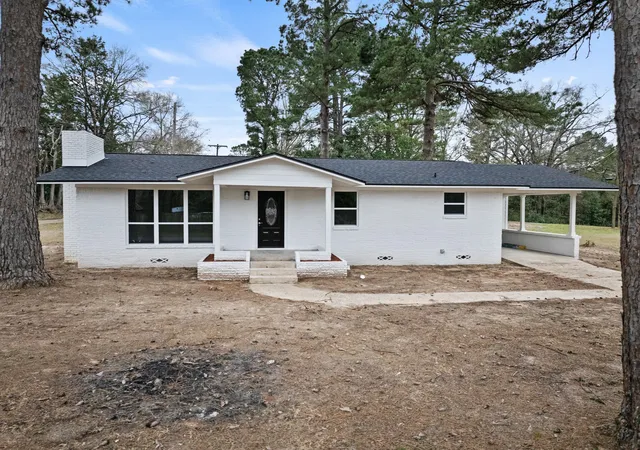Photo 3 of Single family home for sale at 303 Campbell St, Daingerfield, TX 75638 | MLS# 21241281 | Listing updated on 2026-08-31