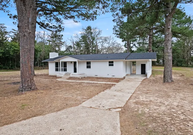 Photo 3 of Single family home for sale at 303 Campbell St, Daingerfield, TX 75638 | MLS# 21241281 | Listing updated on 2026-08-31