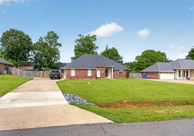 Photo 2 of Single family home for sale at 4836 Putters Ln, Shreveport, LA 71107 | MLS# 21241270 | Listing updated on 2026-07-07