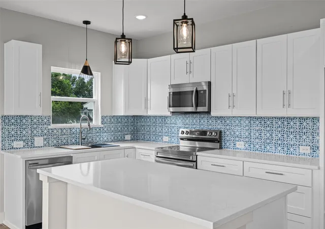 Photo 2 of Single family home for sale at 702 Perkins Ct, Granbury, TX 76048 | MLS# 21241313 | Listing updated on 2026-08-17