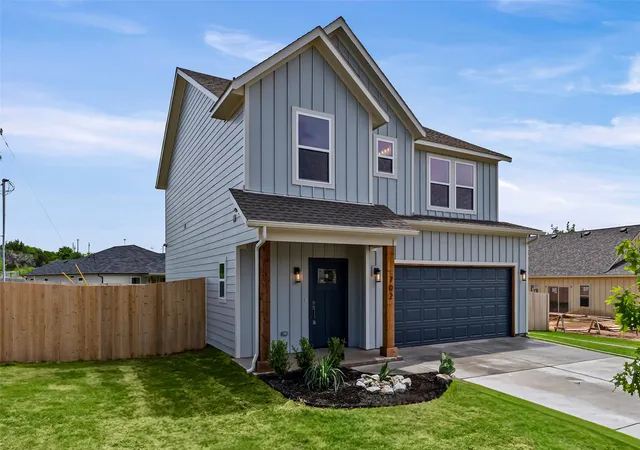 Photo 3 of Single family home for sale at 702 Perkins Ct, Granbury, TX 76048 | MLS# 21241313 | Listing updated on 2026-08-17