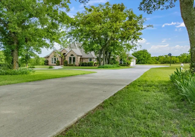 Homes for sale in Bridgeport, TX | 104 Marina Del Ray, Bridgeport, TX 76426 | MLS# 21241017