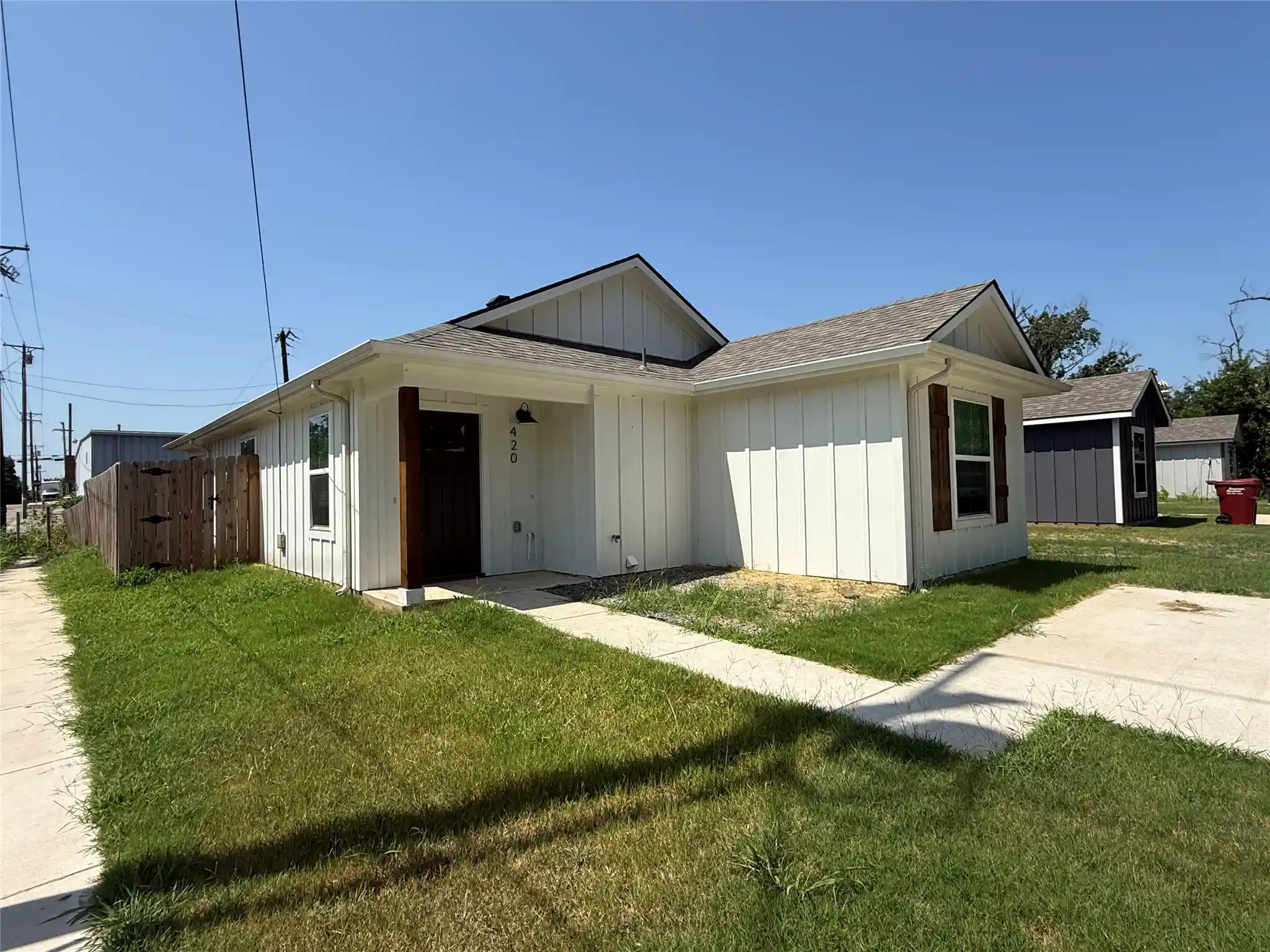 Photo 1 of Sale Pending at 420 E 5th St, Bonham, TX 75418 | MLS# 21238712 | Listing updated on 2026-10-19
