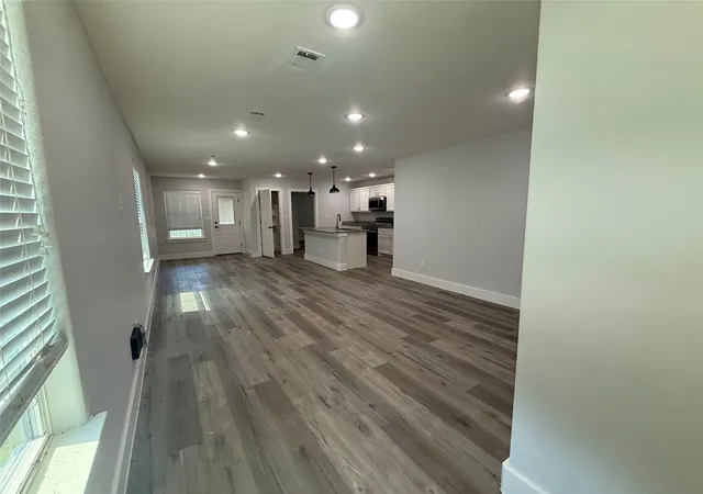 Photo 3 of Single family home for sale at 420 E 5th St, Bonham, TX 75418 | MLS# 21238712 | Listing updated on 2026-09-17